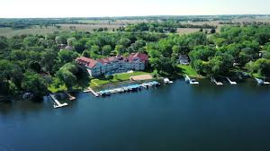 [Wisconsin] Delavan Lake Resort Stay & Play Golf Package at Majestic Oaks Golf Course